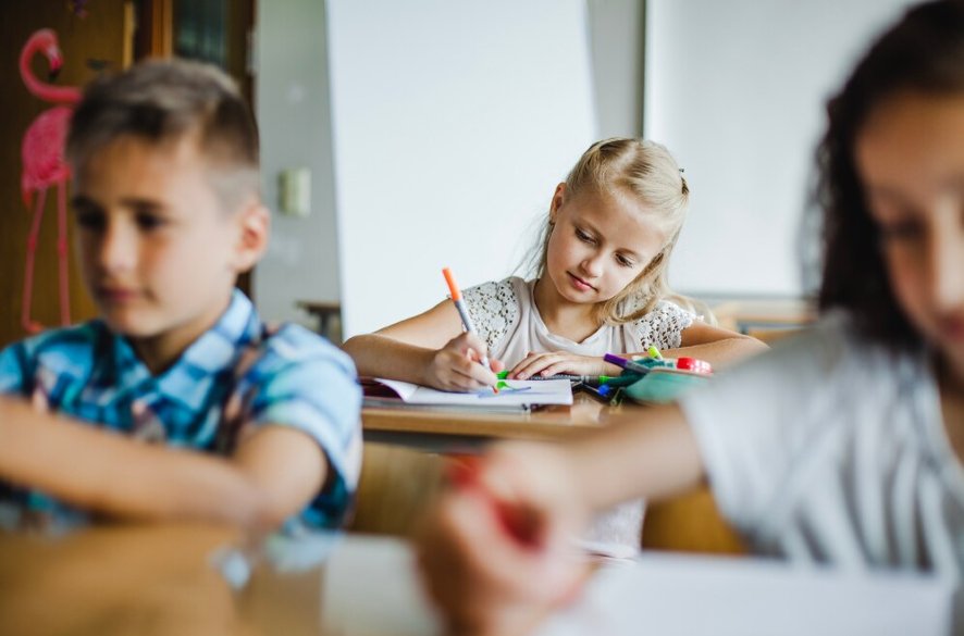 Výsledky medzinárodnej štúdie TIMSS 2023: Slovenskí žiaci sa zlepšujú, no zaostávajú za priemerom EÚ a OECD