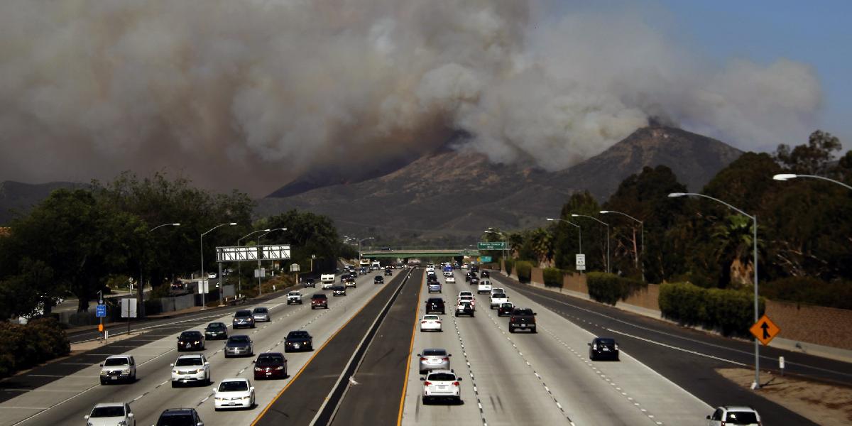 Okolie Los Angeles pustošia požiare, zavreli aj diaľnicu!
