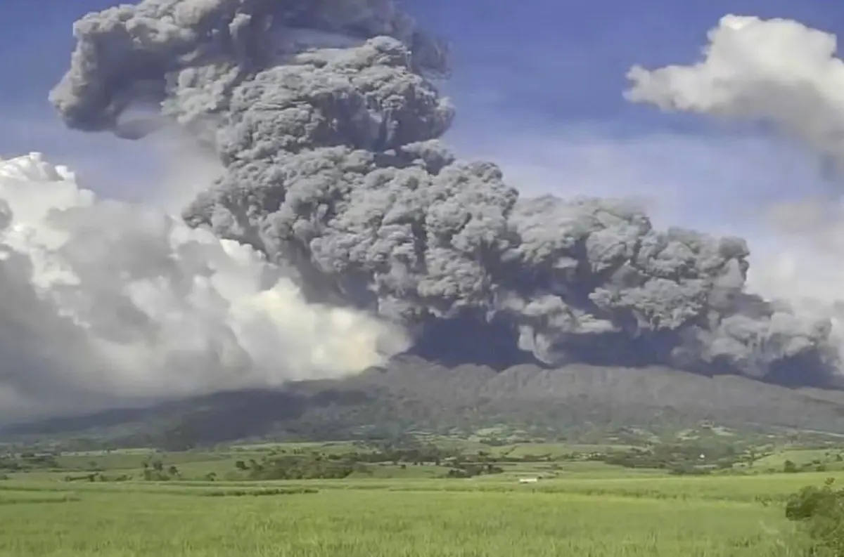 Erupcia sopky Kanlaon na Filipínach: Evakuovali tisíce ľudí + VIDEO