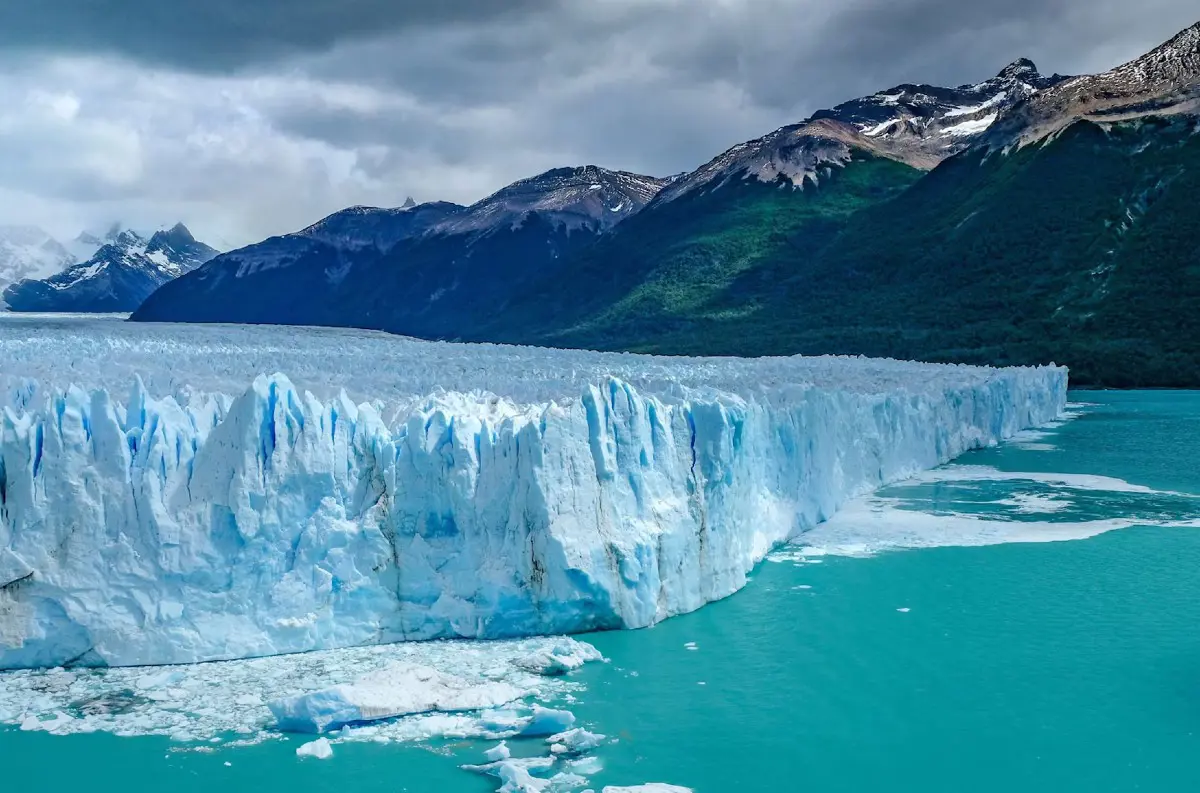 Krásna modrá farba ľadovca Perito Moreno: Tajomstvo jeho jedinečného odtieňa + VIDEO