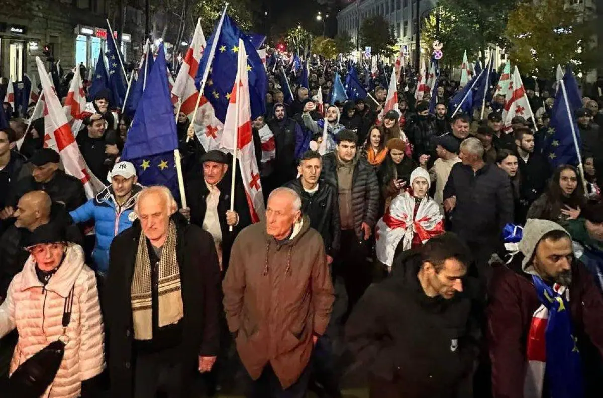 Gruzínsko v plameňoch: Protesty proti vláde a pozastaveniu prístupových rokovaní s EÚ neutíchajú +VIDEO