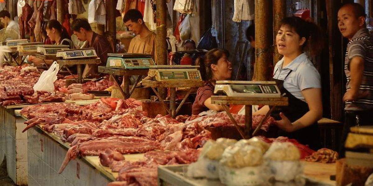 Čínske úrady zadržali vyše 900 osôb za predaj toxického mäsa