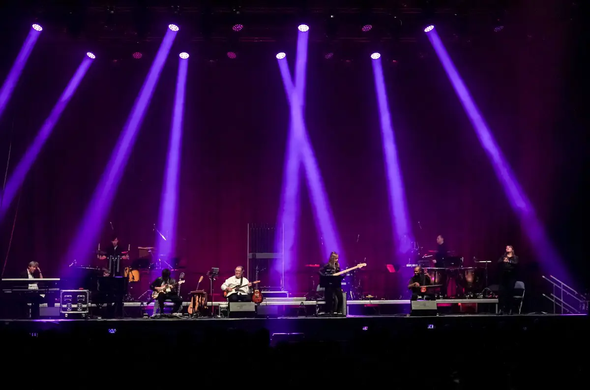 Najlepší vianočný darček je hudobný zážitok – ikonický Mike Oldfield Tubular Bells in Concert vás očarí 26. marca v Bratislave!