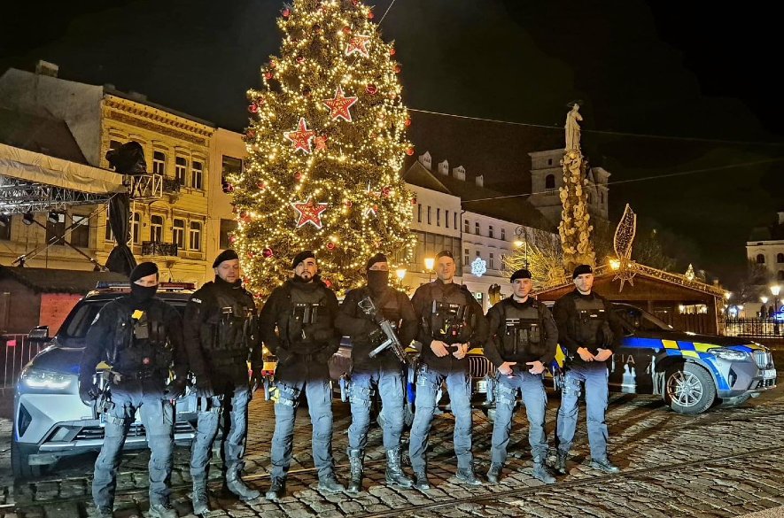 Policajný prezident Solák navštívil policajtov na Štedrý deň: Poďakoval za ich obetavú službu počas sviatkov