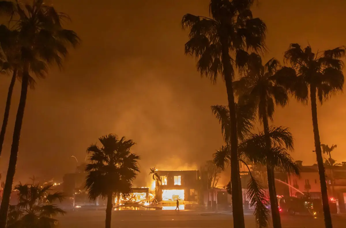 Tragédia v Los Angeles: Požiare si vyžiadali najmenej päť obetí, situácia zostáva kritická + VIDEO