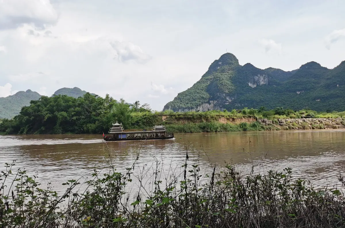 UNESCO pamiatka, ktorú len tak niekto nepozná: Hora Huashan v meste Ningming + VIDEO