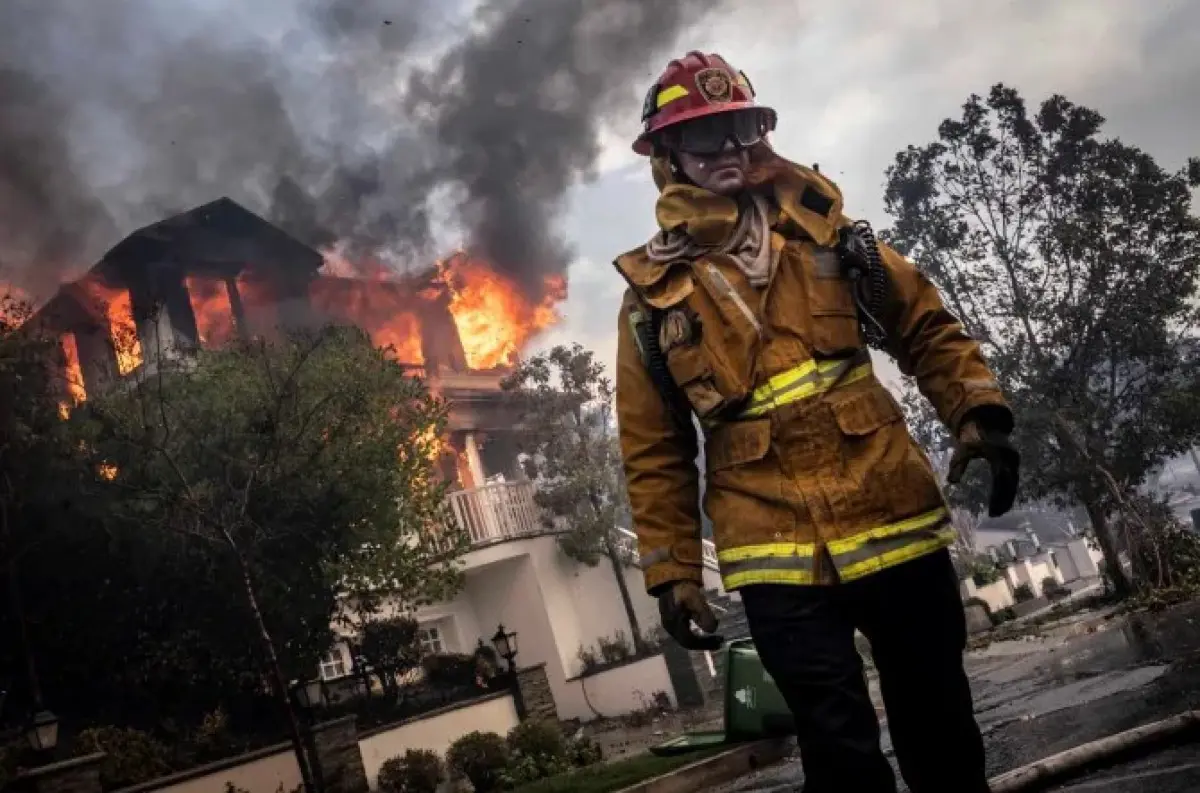 LOS ANGELES: Počet obetí masívneho POŽIARU stúpol na 10. Akoby spadla atómová bomba. Ohnivé INFERNO - všetko sa mení na popol +VIDEO