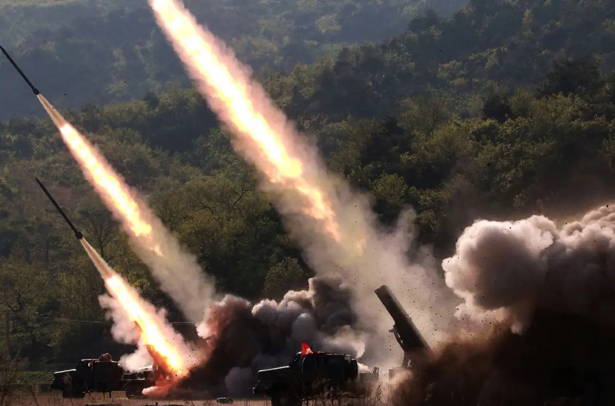 Severná Kórea odpálila balistické rakety krátkeho doletu: Reakcie a dôsledky + VIDEO