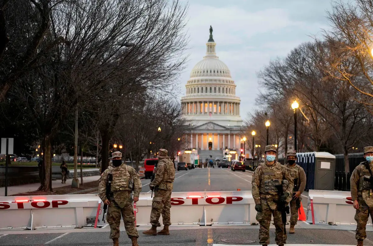 Nevídané opatrenia v hlavnom meste USA: Ulice medzi Kapitolom a Bielym domom budú uzavreté + VIDEO