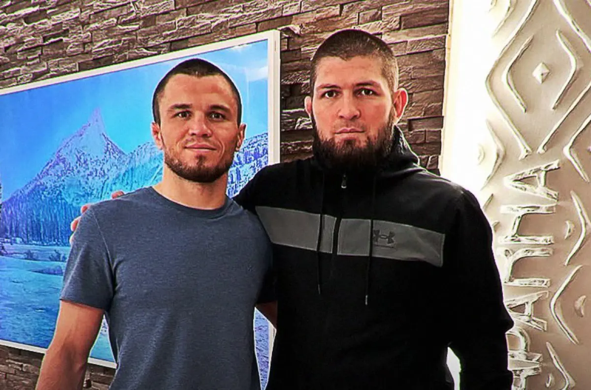 Legendárny Khabib Nurmagomedov emotívne reagoval na prehru Umara na UFC 311, ostatní členovia rodiny nesklamali +VIDEO