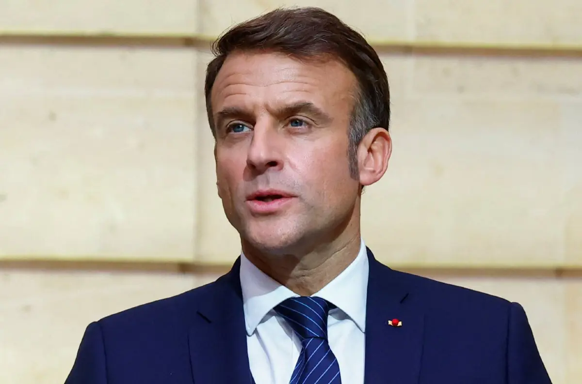 Macron vyzýva na posilnenie radov ozbrojených síl + VIDEO