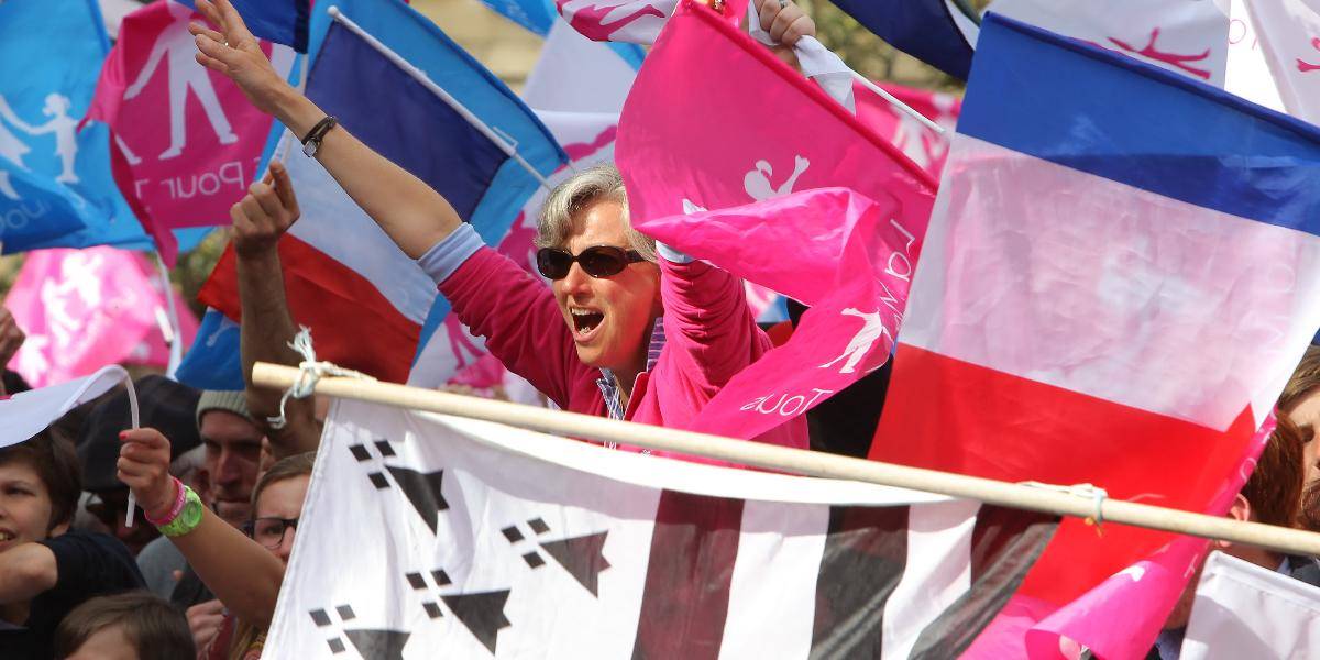Tisíce Francúzov sa protestovali proti manželstvám gayov