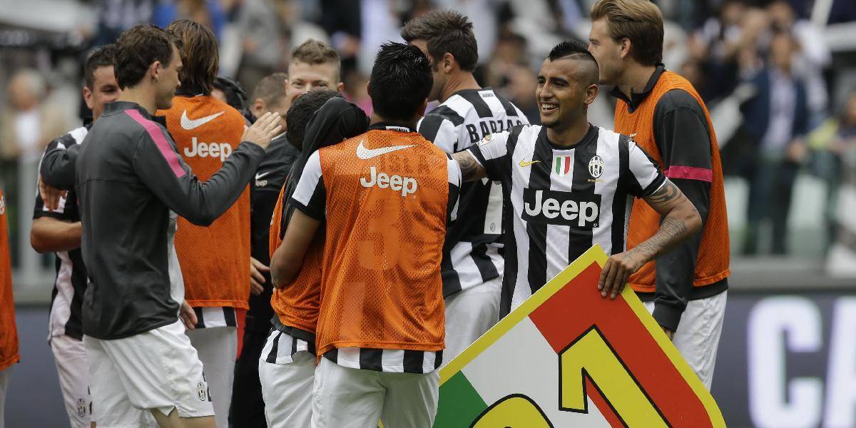 Juventus obhájil titul, Cavani zostrelil hetrikom Inter