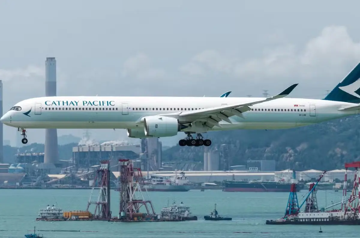 Boston/DRÁMA na palube CX811 spoločnosti Cathay Pacific: Kabínu zaplnil dym, MAYDAY, vypúšťanie PALIVA a núdzové pristátie +VIDEO