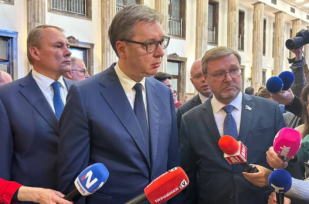 Prezidentská milosť v Srbsku: Vučić omilostil účastníkov protestov