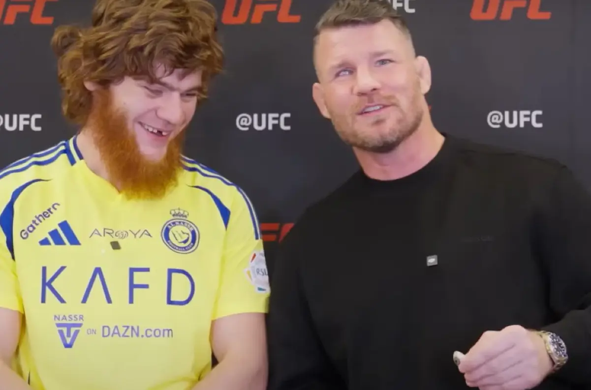 UFC legenda Michael Bisping prekvapil gestom: Pred pirátom Magomedovom si odstránil umelé oko a označil ho za brata +VIDEO