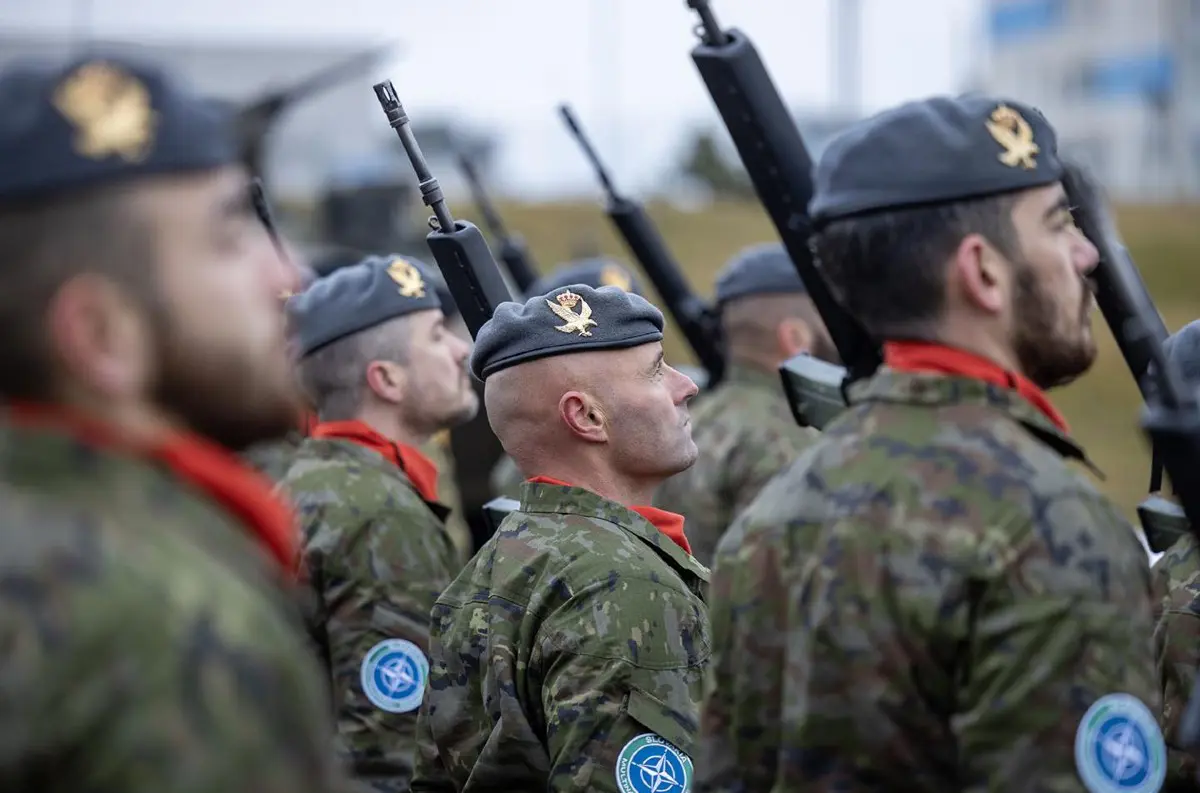 Slovensko plánuje vyslať vojakov na misiu NATO pre Ukrajinu: Nový krok k stabilite v regióne