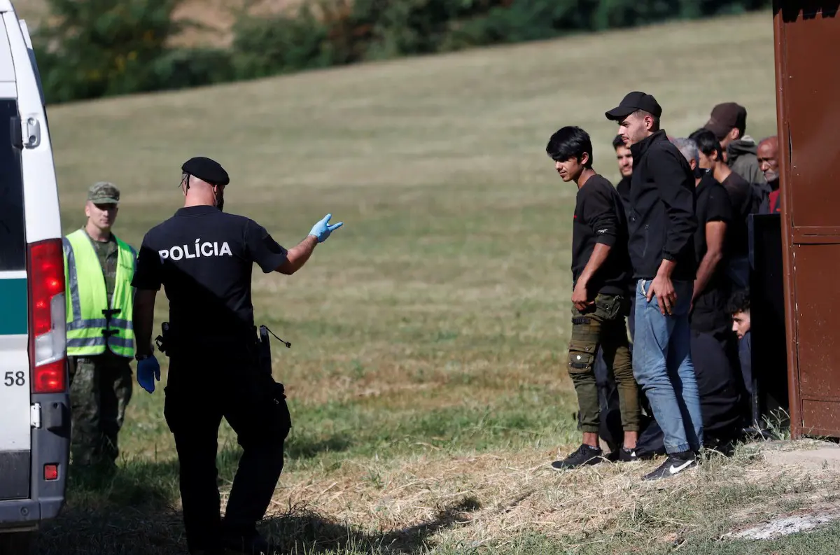 Polícia koná: Osoba určená na vyhostenie požiadala o azyl, ďalších osem osôb zaradili na zoznam blokovaných