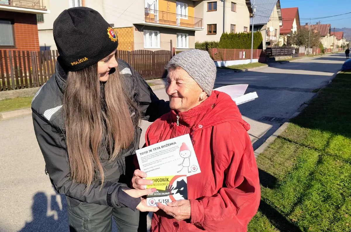 Podvody na senioroch v Žilinskom kraji pokračujú: Falošní policajti a „vnuci v núdzi“ ich pripravujú o úspory!