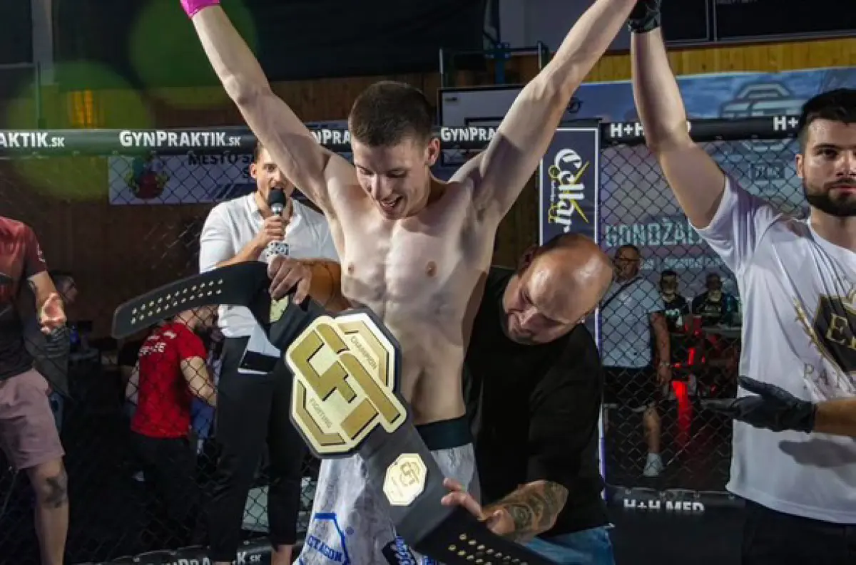 Slovenská MMA hviezda mieri do profi: Patrik Šebek si pýta šancu v Oktagone a vyzýva nemeckého bojovníka! +VIDEO