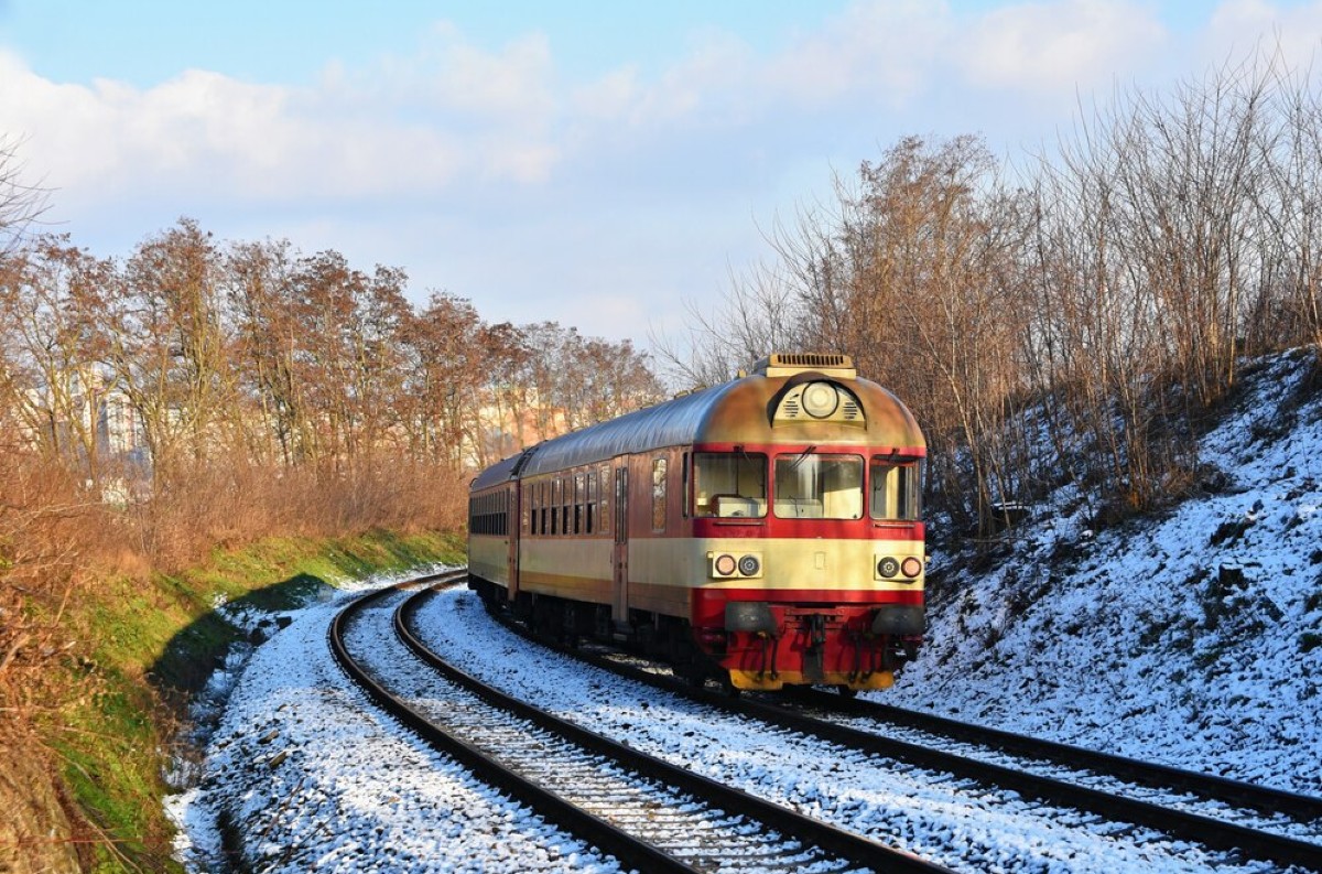 Tragická nehoda na železnici pri Dubnici nad Váhom: Žena zrážku s vlakom NEPREŽILA