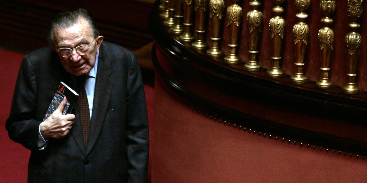 Zomrel kontroverzný taliansky expremiér Giulio Andreotti