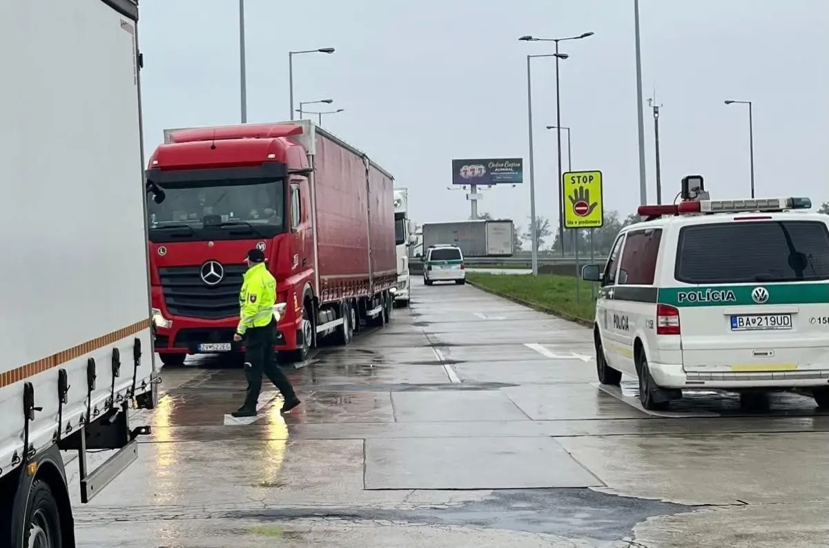 TRAGÉDIE na našich cestách: Dve úmrtia v jeden deň, žena vyskočila z taxíka priamo pod auto! +VIDEO