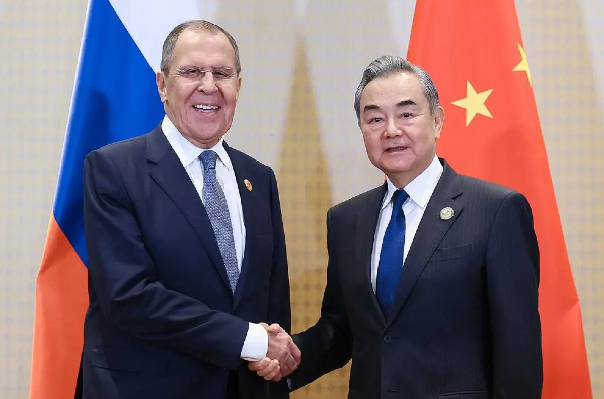 Silné partnerstvo medzi Ruskom a Čínou: Lavrov a Wang Yi sa stretnú v Moskve!