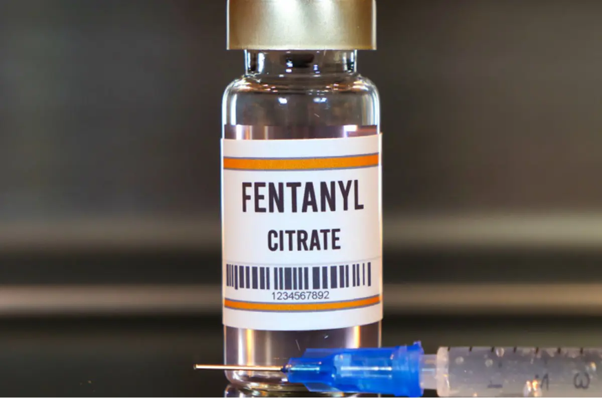 Smrtiace nebezpečenstvo: Fentanyl kontaminovaný priemyselnou chemikáliou ohrozuje tisíce životov