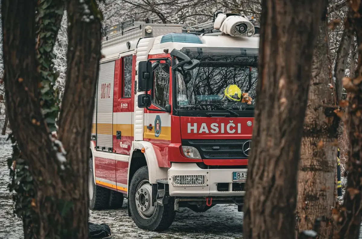 Požiare, nehody a technická pomoc: Hasiči na Slovensku zasahovali takmer 500-krát za týždeň