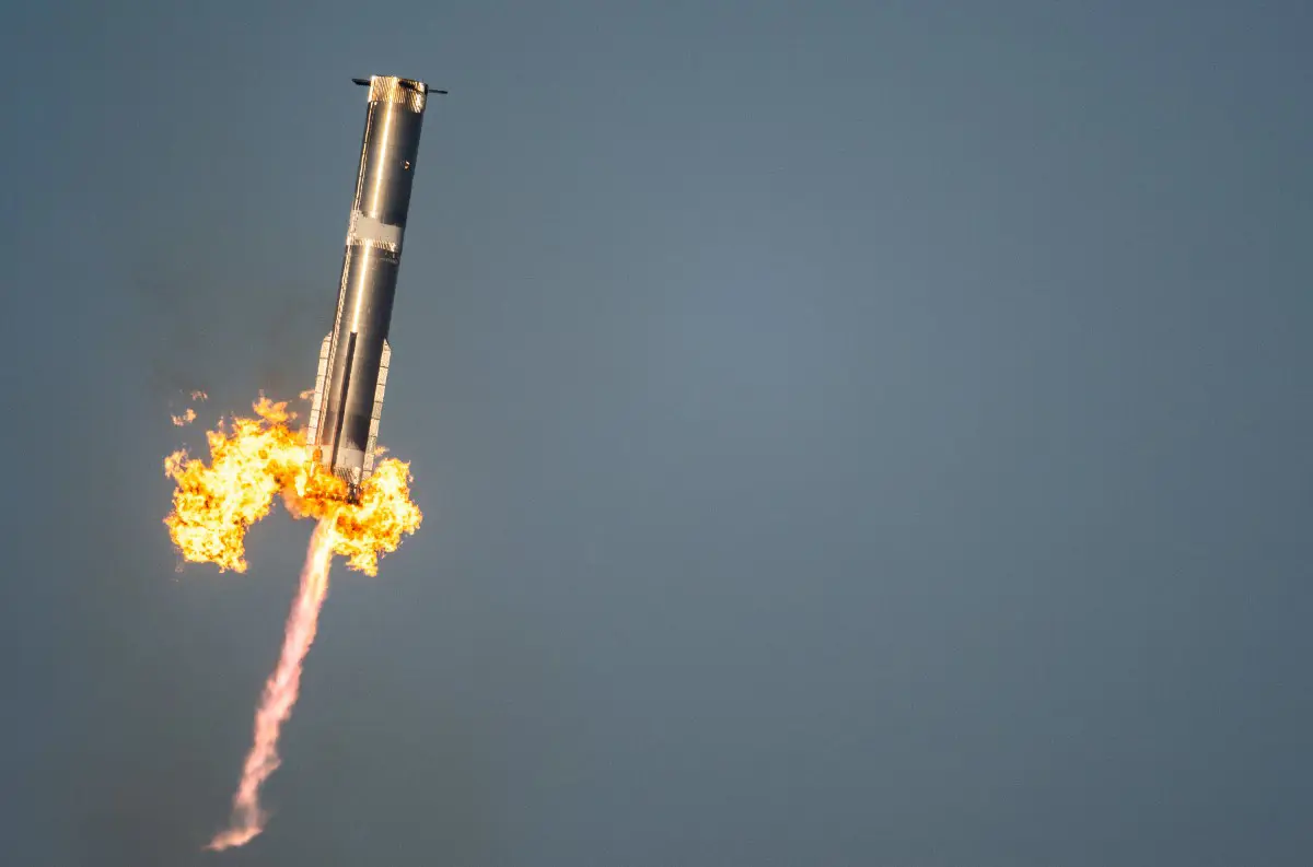 Explózia Starship: SpaceX stratilo raketu, trosky ohrozili leteckú dopravu na Floride +VIDEO