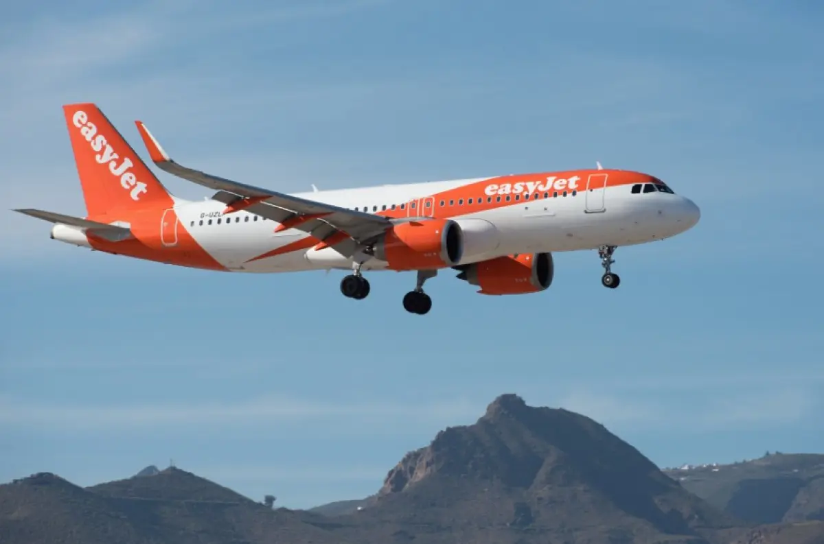 SEKUNDY delili lietadlo EasyJet od KATASTROFY: Lietadlo so 190 pasažiermi smerujúce do HURGADY takmer narazilo do HORY! +VIDEO