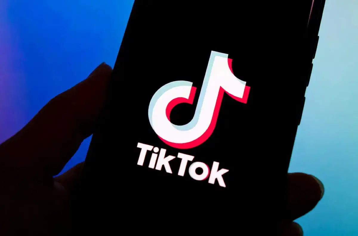 Albánsko zakazuje TikTok na jeden rok: Opatrenie na ochranu mládeže alebo obmedzenie slobody prejavu?