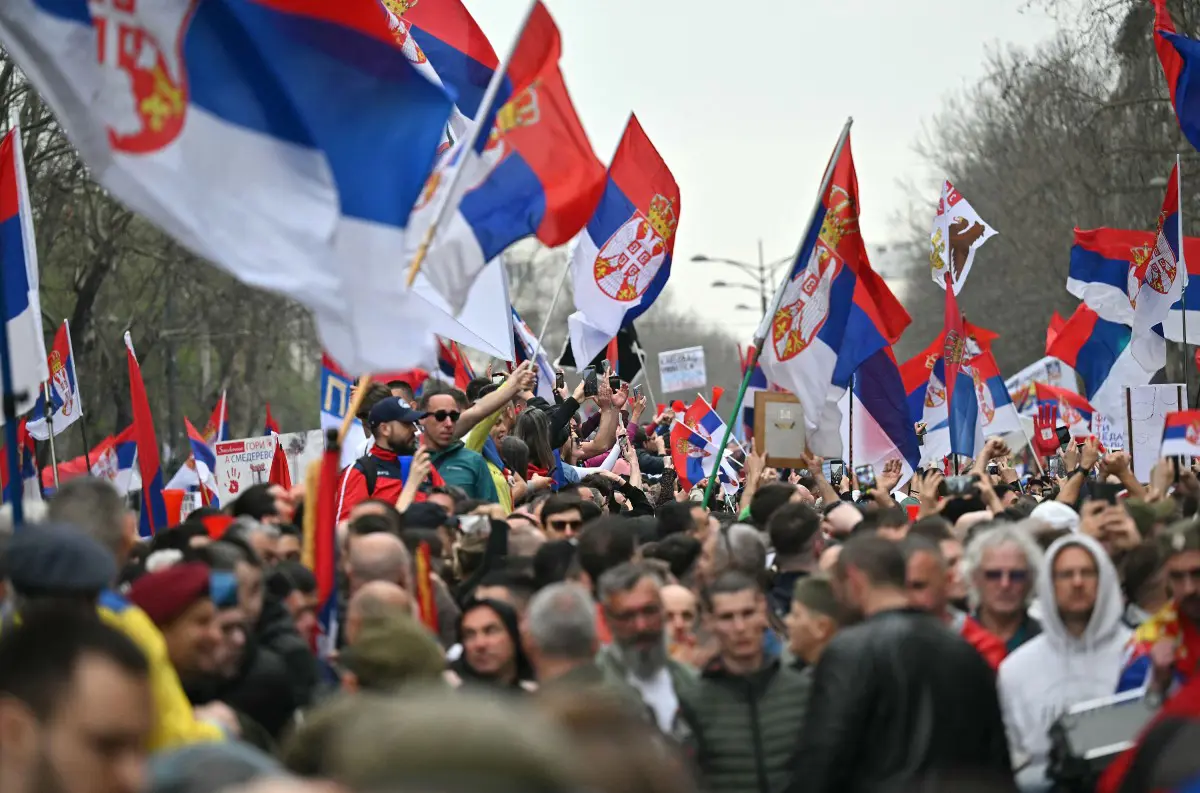 Najväčší protest v dejinách Srbska: Desaťtisíce ľudí v uliciach Belehradu! +VIDEO