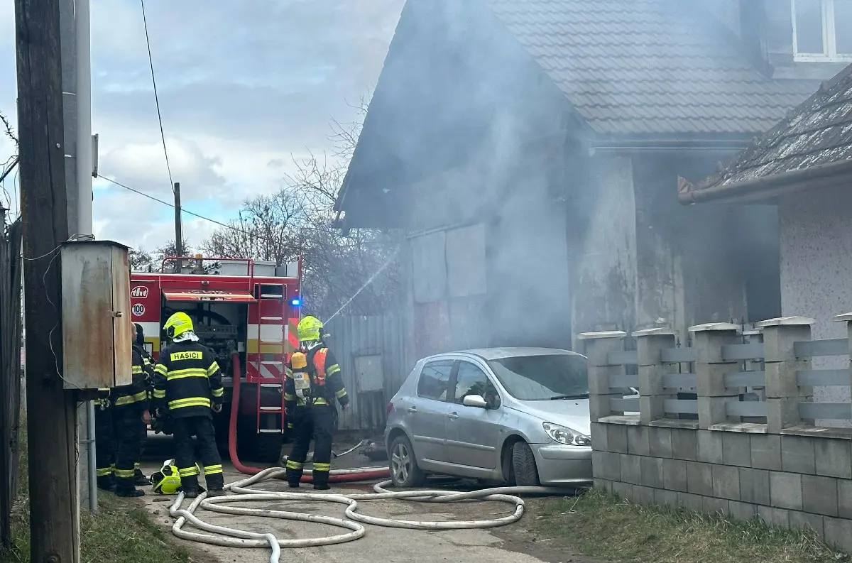 Požiar vo Veľkej Ide: Rýchly zásah hasičov zabránil väčším škodám