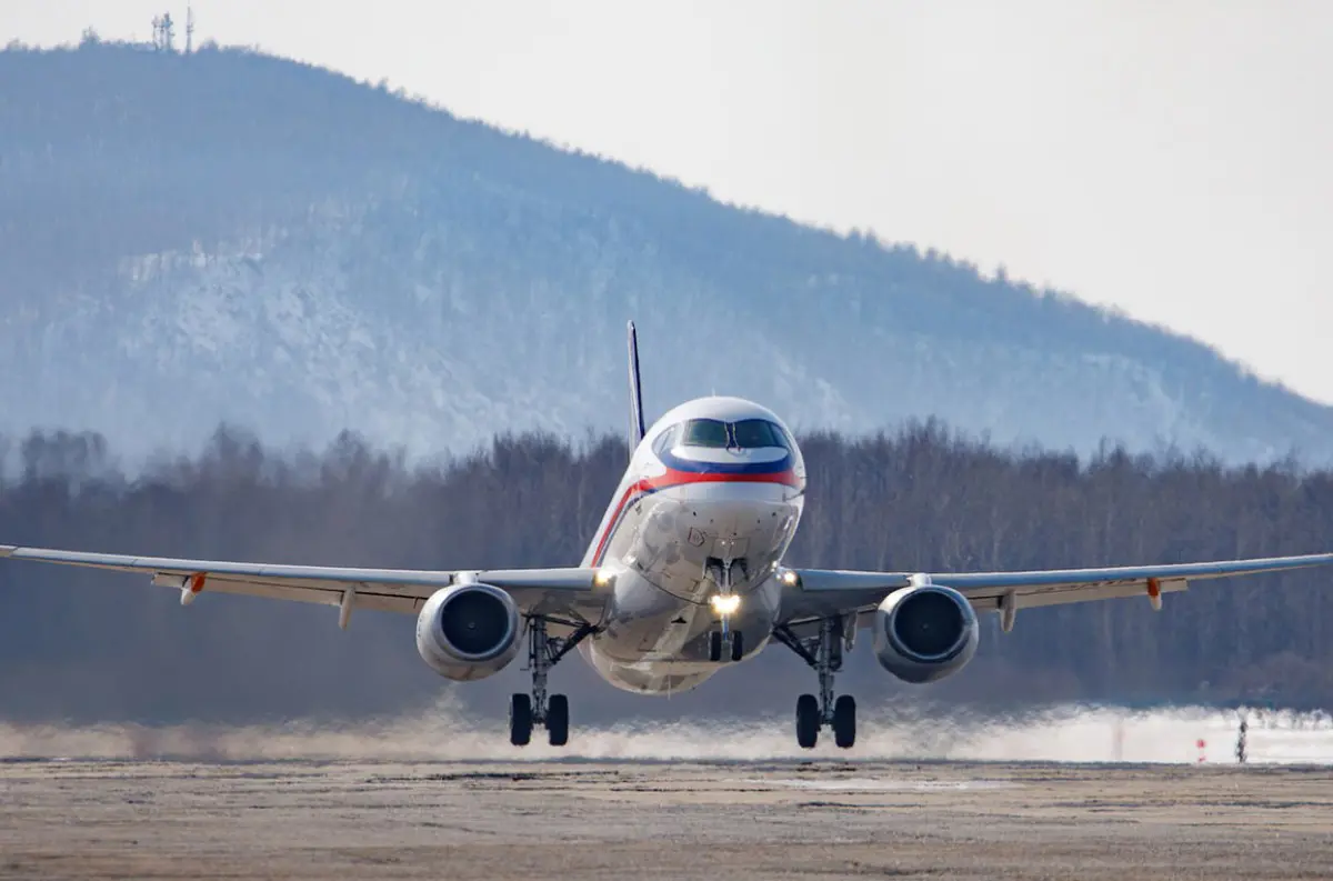 Ruské lietadlo Superjet SJ-100 absolvovalo prvý testovací let s domácim motorom PD-8! +VIDEO