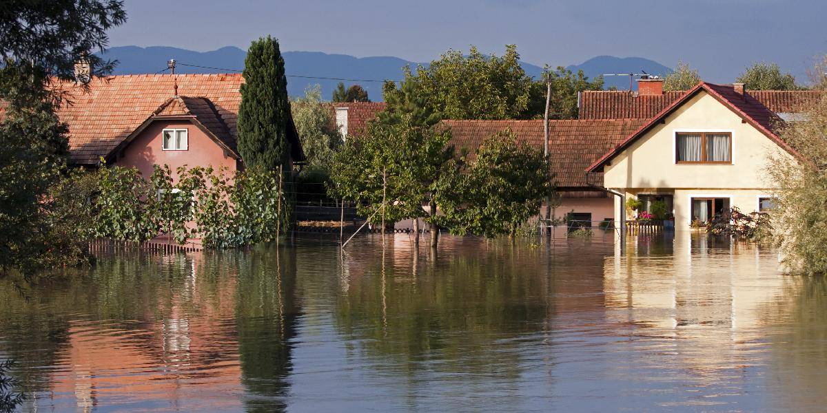 SHMÚ varuje južné Slovensko: Pozor na povodne!