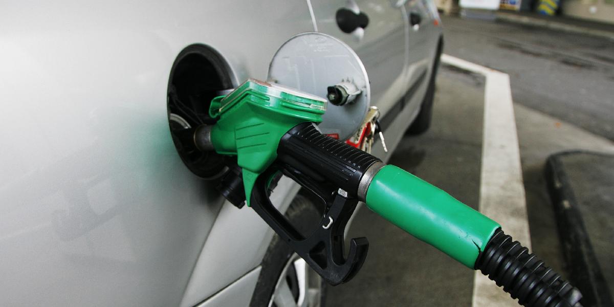 Ceny pohonných látok v krajinách EÚ aj naďalej klesajú
