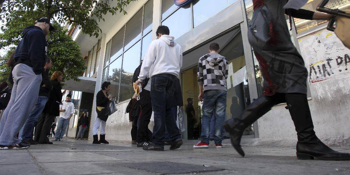 Grécka nezamestnanosť dosiahla rekordných 27 %