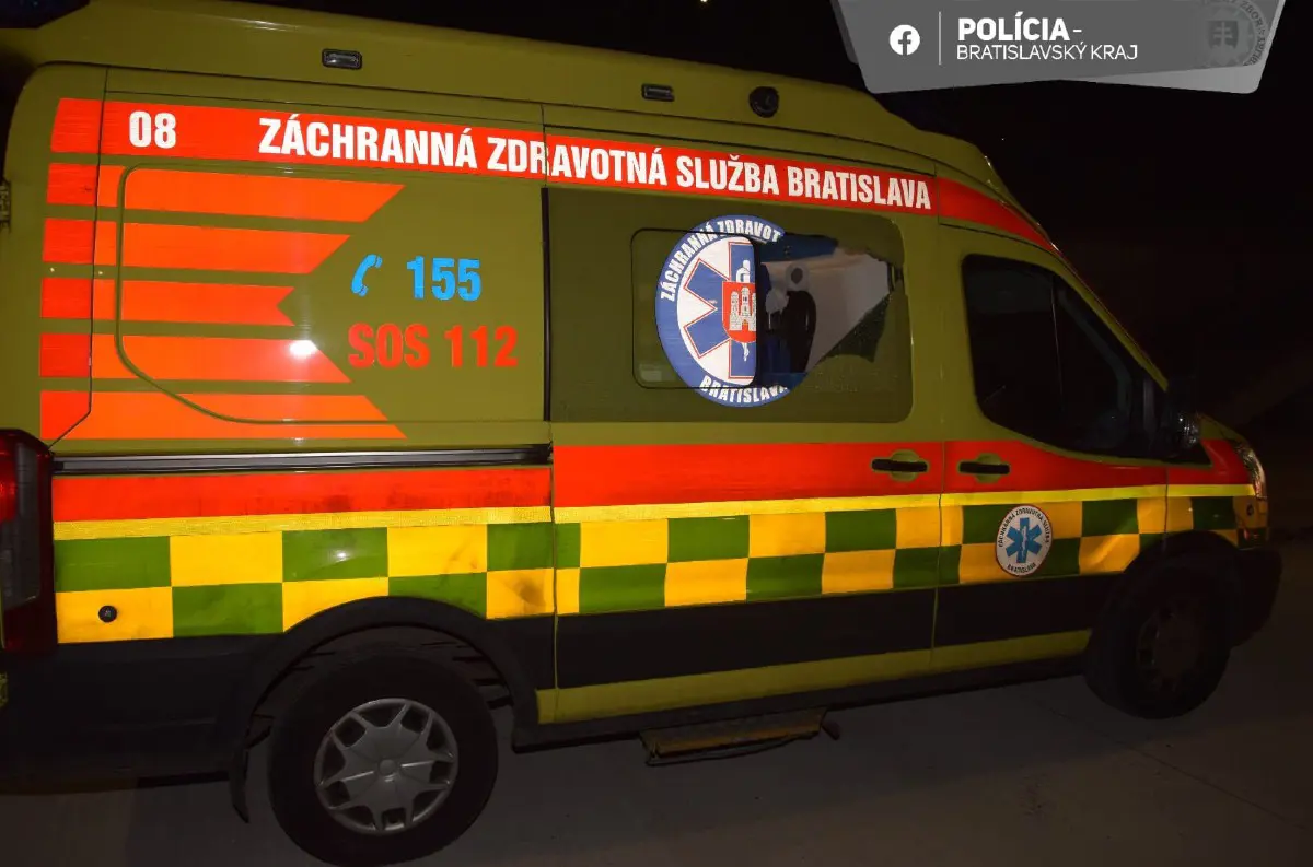 Útok na sanitku v Bratislave: 29-ročný muž rozbil okno kameňom, skončil v putách!