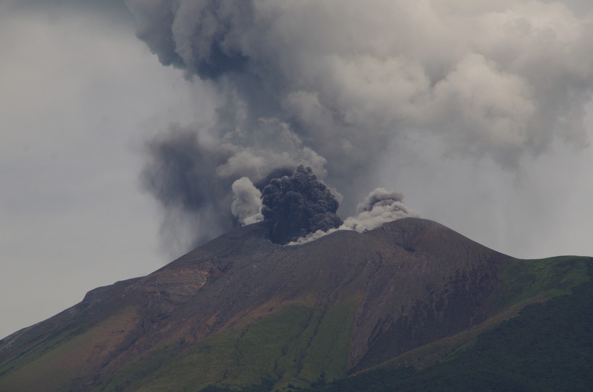 Opäť erupcia na Filipínach: Evakuácie pokračujú, školy sú zatvorené! +VIDEO