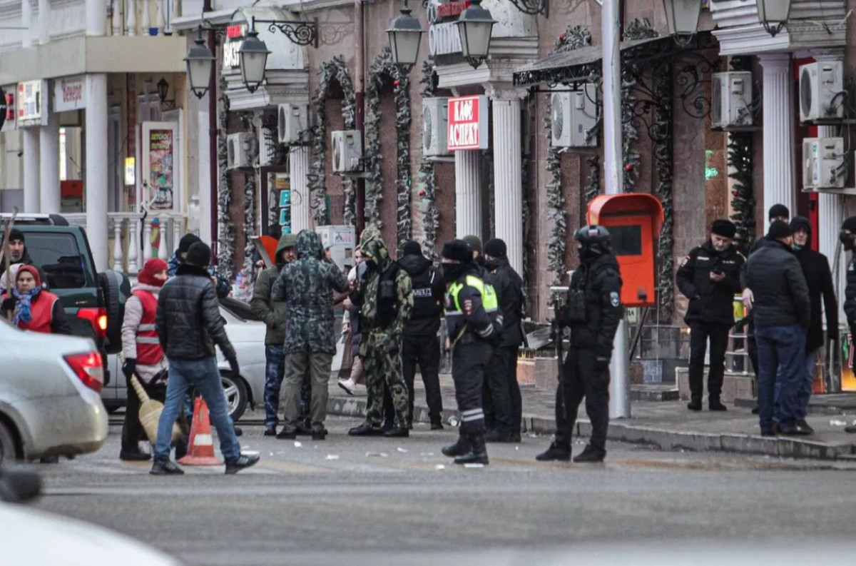 Tragédia v Čečensku: Policajt zomrel po útoku nožom, druhý je vážne zranený!
