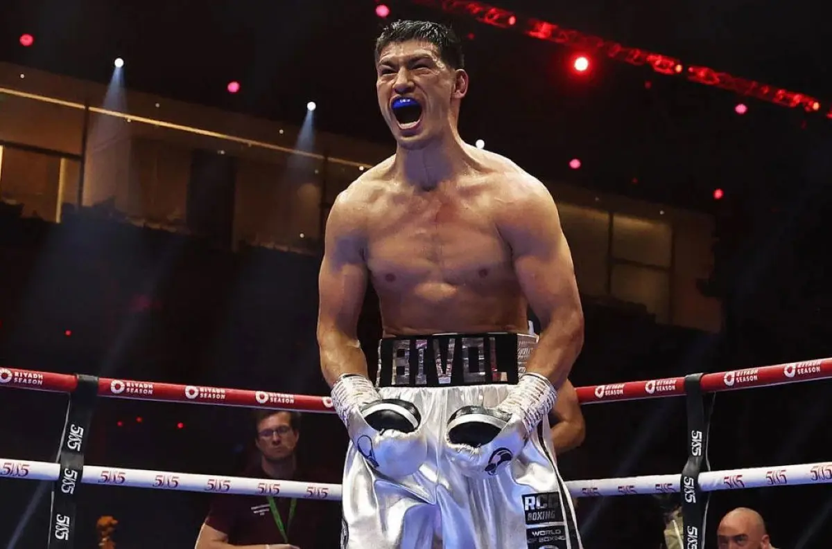 Šok pred miliónovým duelom!  Šampion v boxe Bivol sa vzdal titulu proti Benavidézovi! +VIDEO