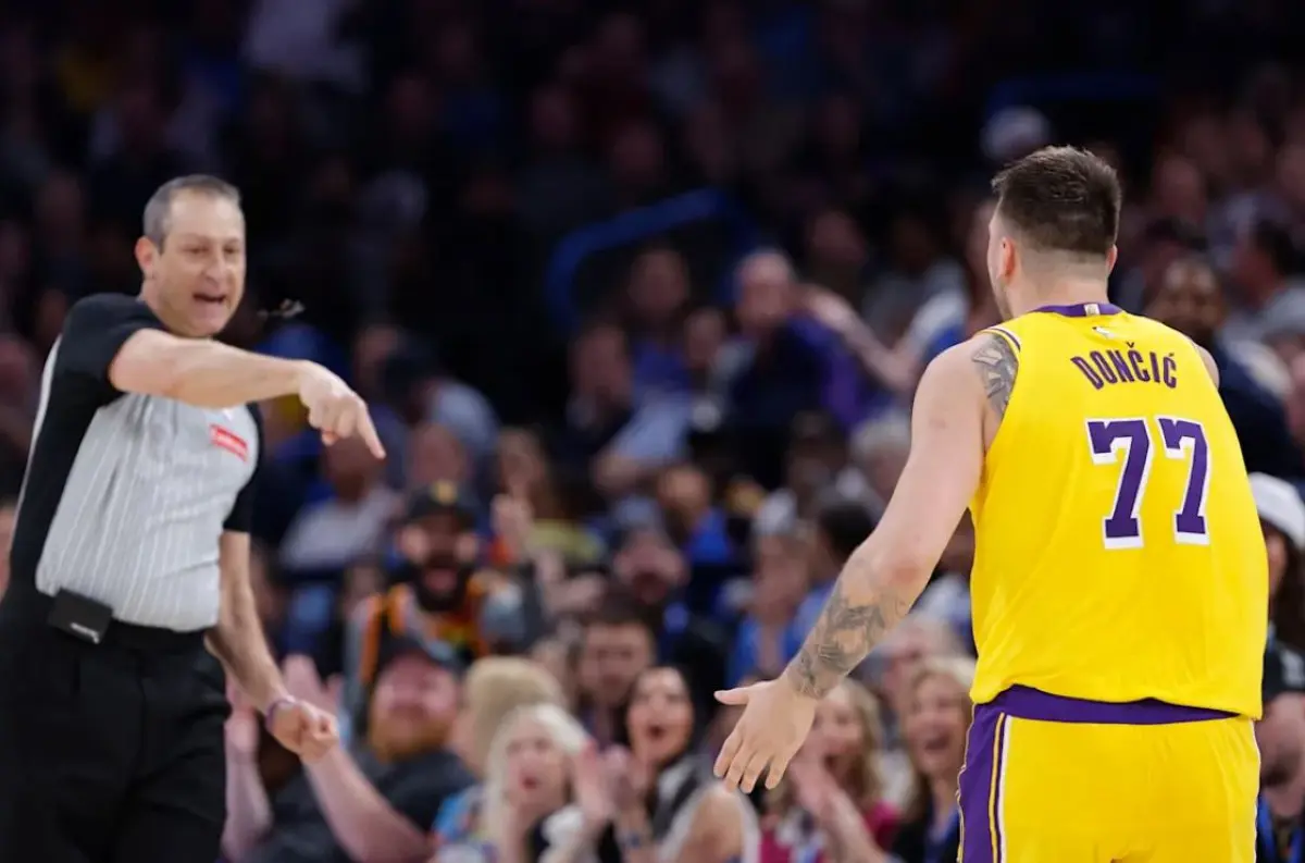 Dončičov výbuch proti rozhodcom? Vraj to bol fanúšik! Kontroverzné vylúčenie pobúrilo aj LeBrona Jamesa +VIDEO