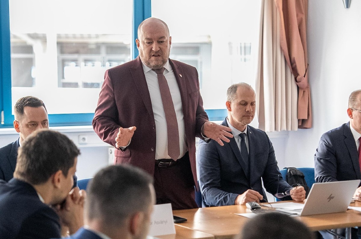 Efektívne rozdelenie zdrojov pre šport: Minister Huliak apeluje na rovnosť a jednoduchosť