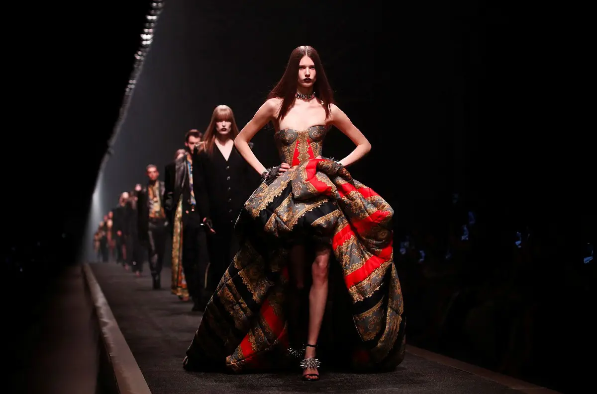 Prada odkúpila Versace: Talianska módna dynastia sa spája v miliardovom obchode! +VIDEO