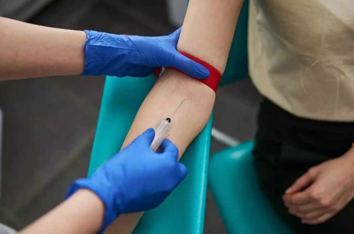 UNIKÁTNY krvný test: Pomôže identifikovať PARKINSONOVU chorobu už v POČIATOČNOM štádiu! Koniec neistoty? +VIDEO