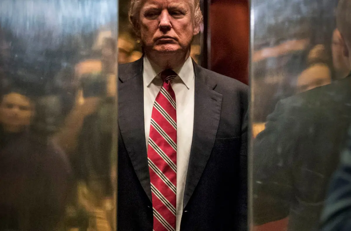 Prezident Trump začal vyšetrovanie v prípade šermiarky, ktorú diskvalifikovali po tom, čo odmietla súťažiť s mužom +VIDEO