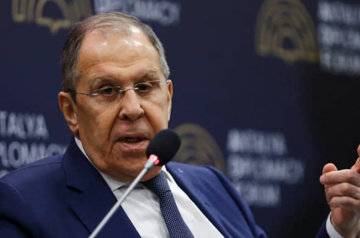 Lavrov: Rusko má fakty o tom, kto bol v objekte, ktoré bolo zasiahnuté v Sumách