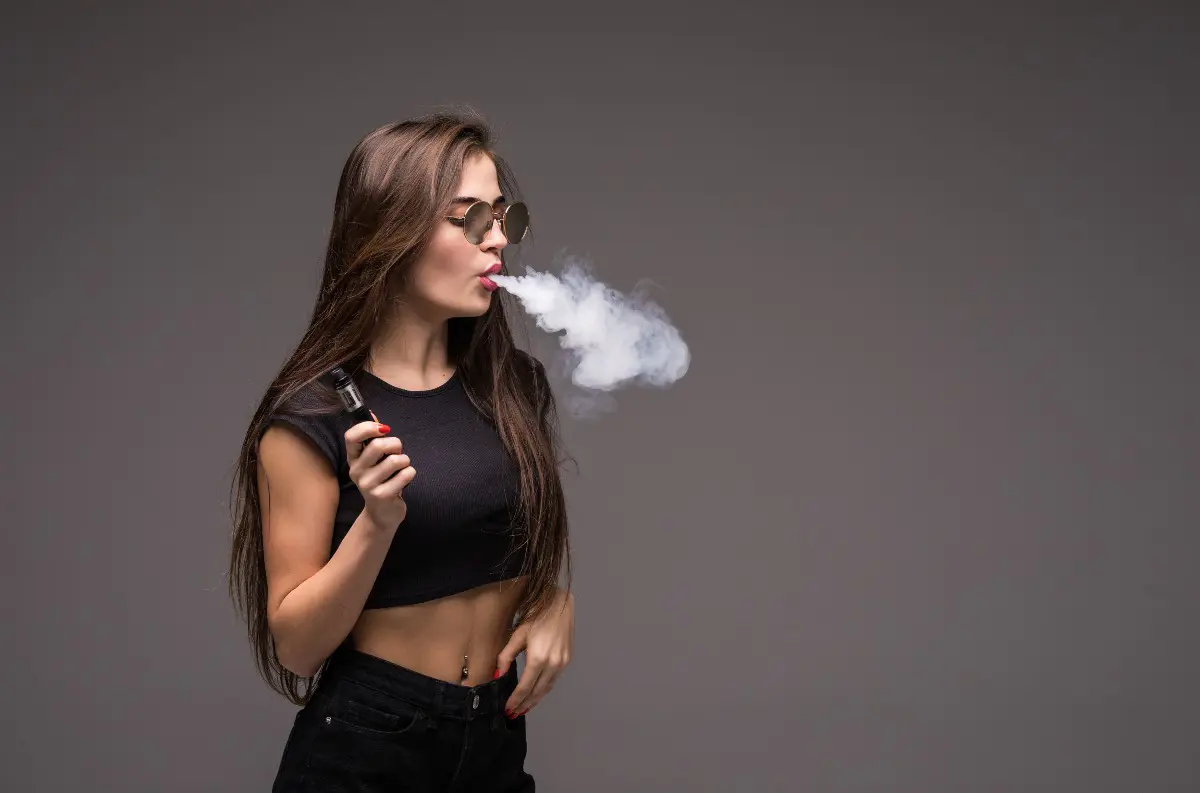 Koniec sladkým e-cigaretám: Slovensko zakáže jednorazové vapy, ktoré ohrozujú deti!